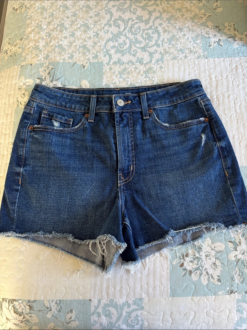 OLD NAVY OG STRAIGHT HIGH RISE JEAN SHORTS-Dark Blue Denim in Size 8